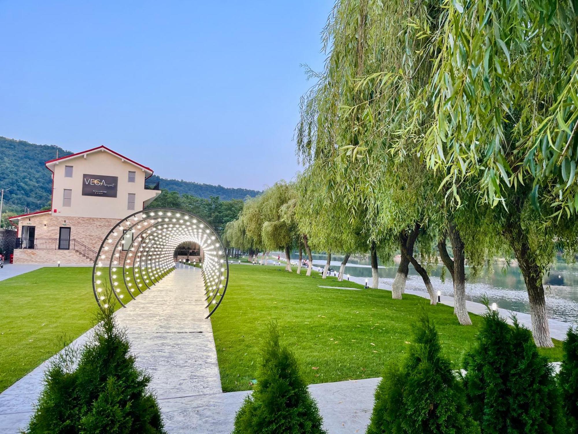 Vega Resort Restaurant & Lodge Orsova Exterior photo