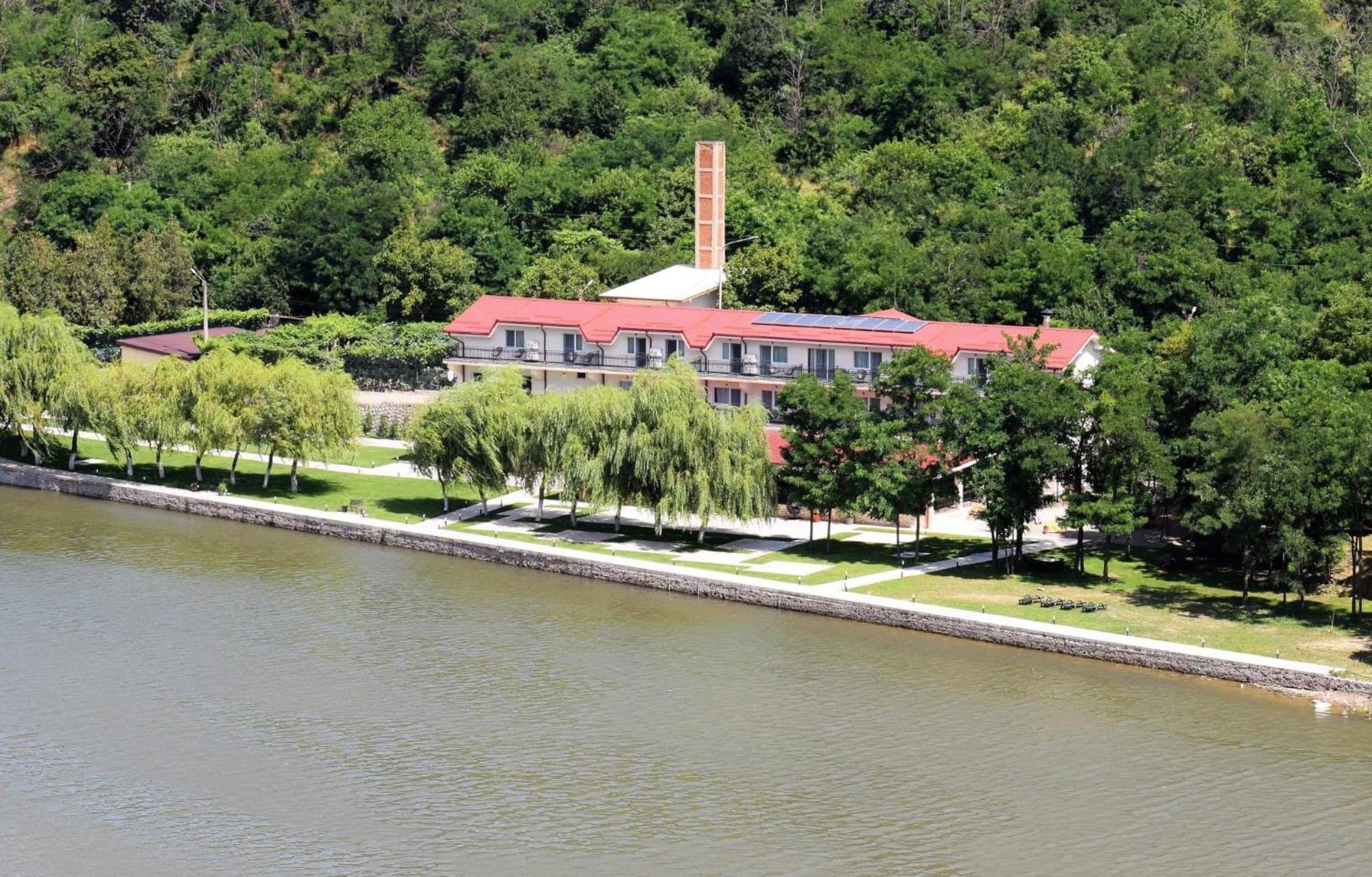 Vega Resort Restaurant & Lodge Orsova Exterior photo