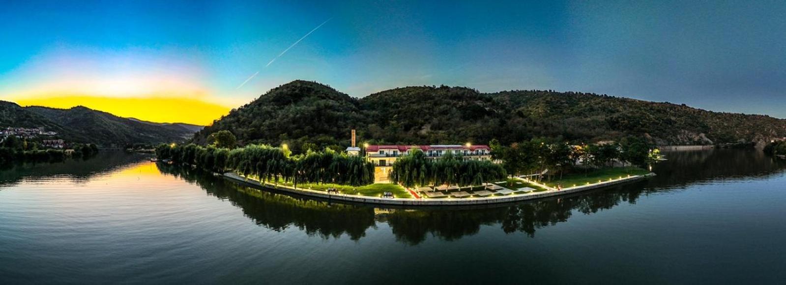 Vega Resort Restaurant & Lodge Orsova Exterior photo