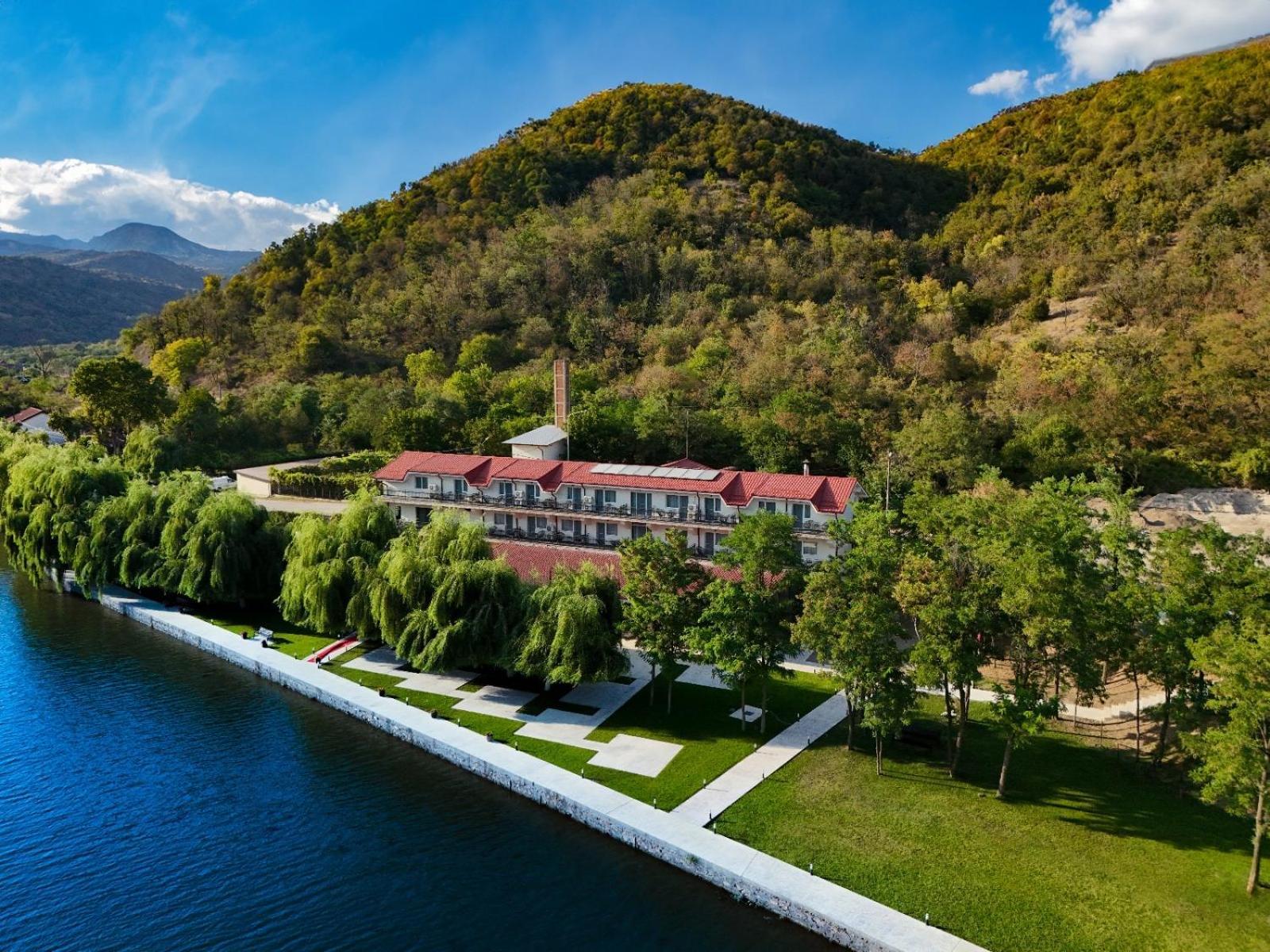 Vega Resort Restaurant & Lodge Orsova Exterior photo